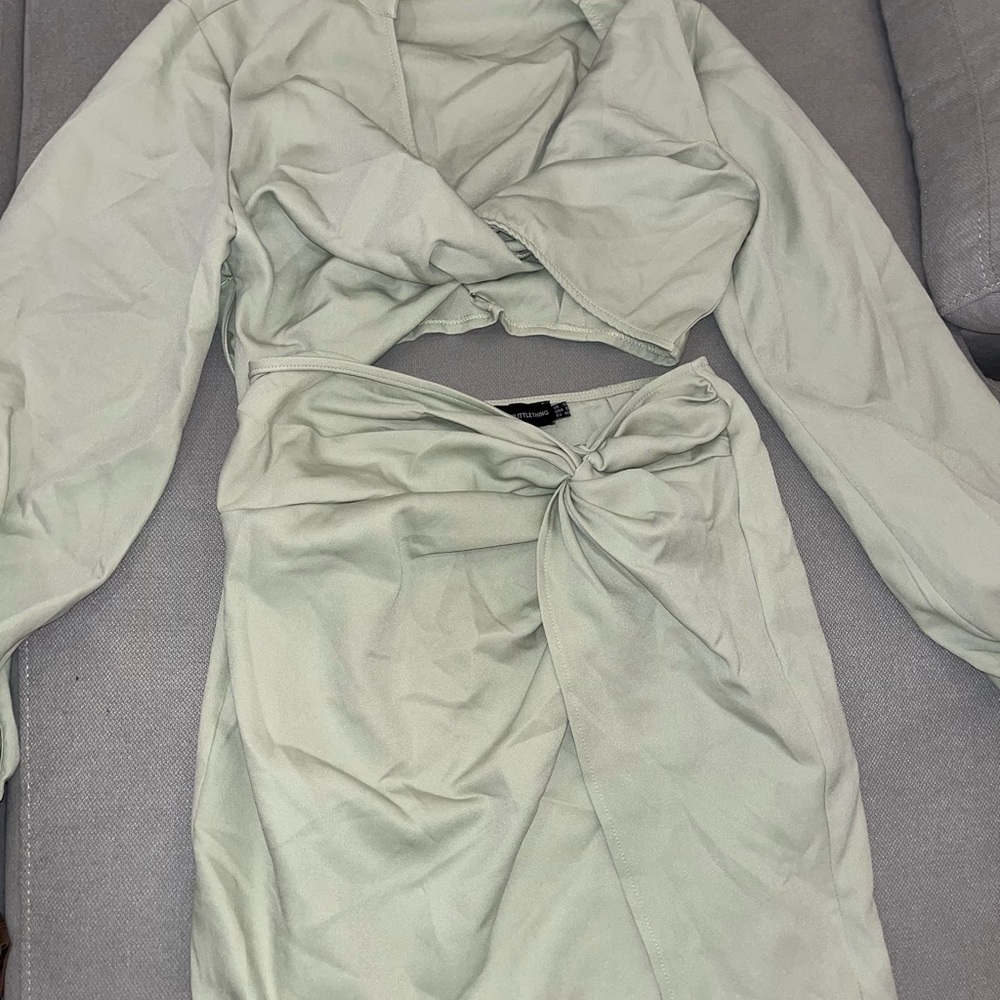 Pretty Little Thing green set size 8